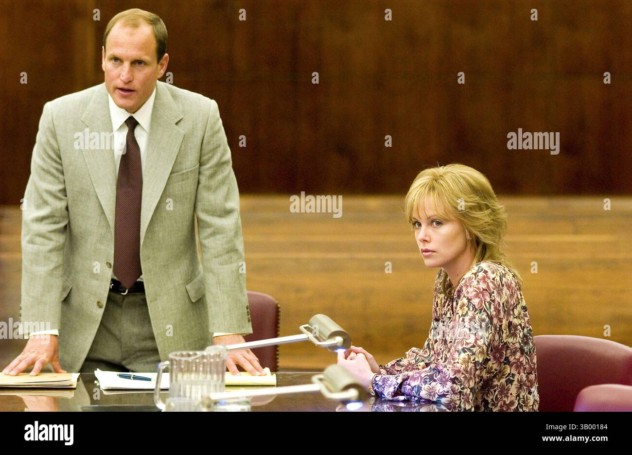 21. April 2005: WOODY HARRELSON als Bill White und CHARLIZE THERON als Josey Aimes.K45381ES. NORTH COUNTRY ''. TV-FILME FOTOS. BEREITGESTELLT VON ES- PHOTOS, INC (Kreditbild: © Globe Photos/ZUMApress.com) Stockfoto