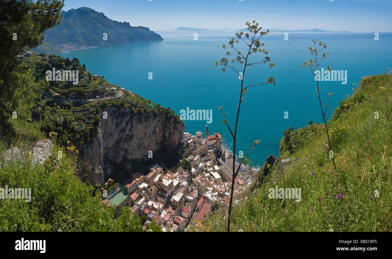 Blick von Torre di Zirro, Atrani, Amalfiküste, Kampanien, Italië, Italien, Rene van der Meer Stockfoto