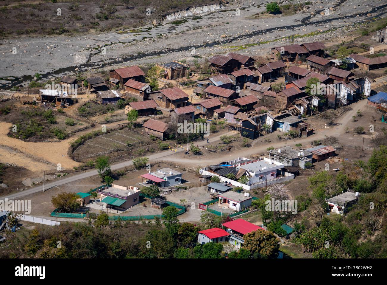 17. April 2025, Dehradun Uttarakhand Indien. Vintage-Filmset eines rustikalen Dorfes in der Nähe von Dehradun, das an Indien der 1970er Jahre erinnert, inspiriert von der Kriegsdrama Grenze. Stockfoto