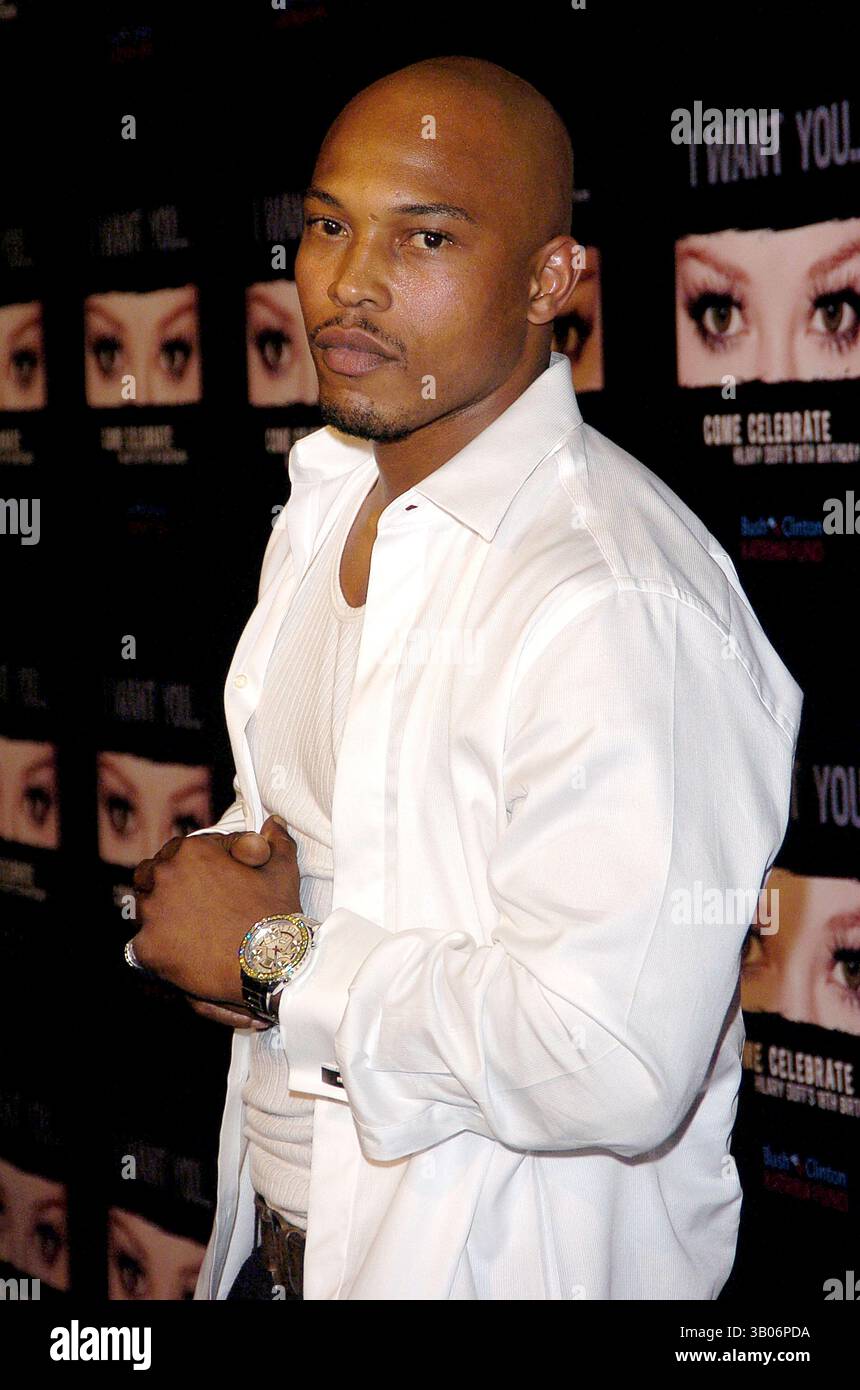 SEPTEMBER 2005 - HOLLYWOOD, CALIFORNIA, USA - K45215DL. HILARY DUFF'S 18. GEBURTSTAG, STIMMUNG, HOLLYWOOD CA. 28.09.05. - 2005.BILD: STICKY FINGAZ(Bild: © Dave Longendyke/Globe Photos/ZUMAPRESS.com) Stockfoto