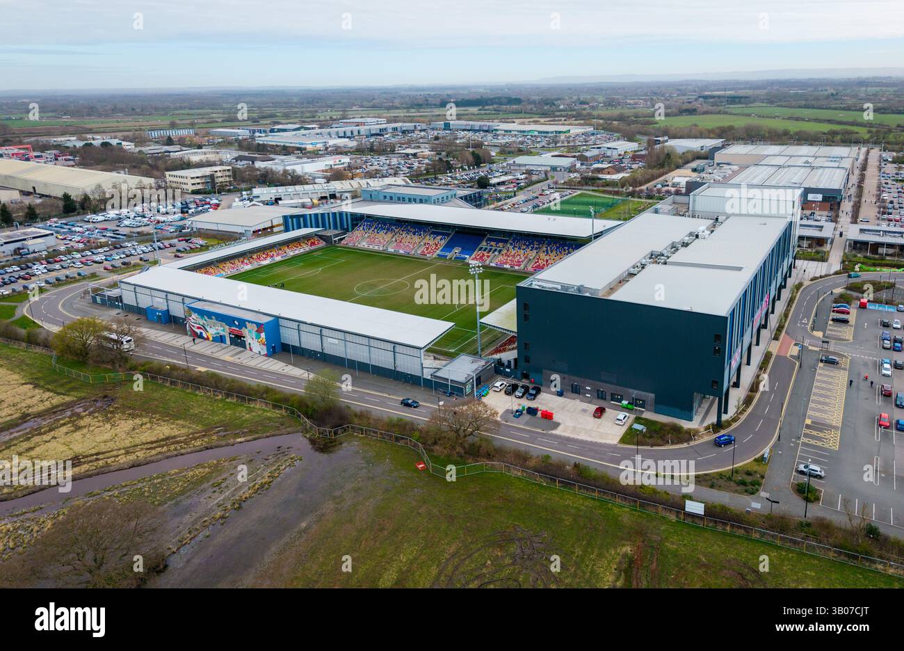 HUNTINGDON, YORK, GROSSBRITANNIEN - 31. MÄRZ 2025. Aus der Vogelperspektive des LNER Community Stadium in York, dem Heimstadion des York City FC und des York Knights RLF Stockfoto