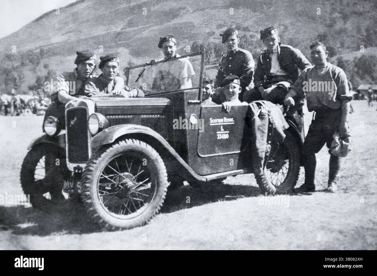Soldaten des Scottish Horse mit ihrer militärischen Ausgabe Austin 7 Readio Car, um 1920er Jahre Stockfoto