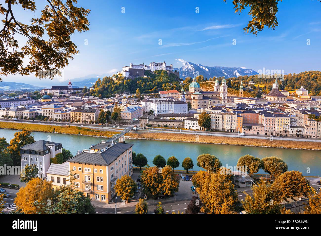 Salzburg, Österreich, Musikzentrum, Mozartfestivals, historisches Zentrum, Tennen, Fluss, Salzach, Salzach, Kapuzinerberg, Festungsberg, Stockfoto