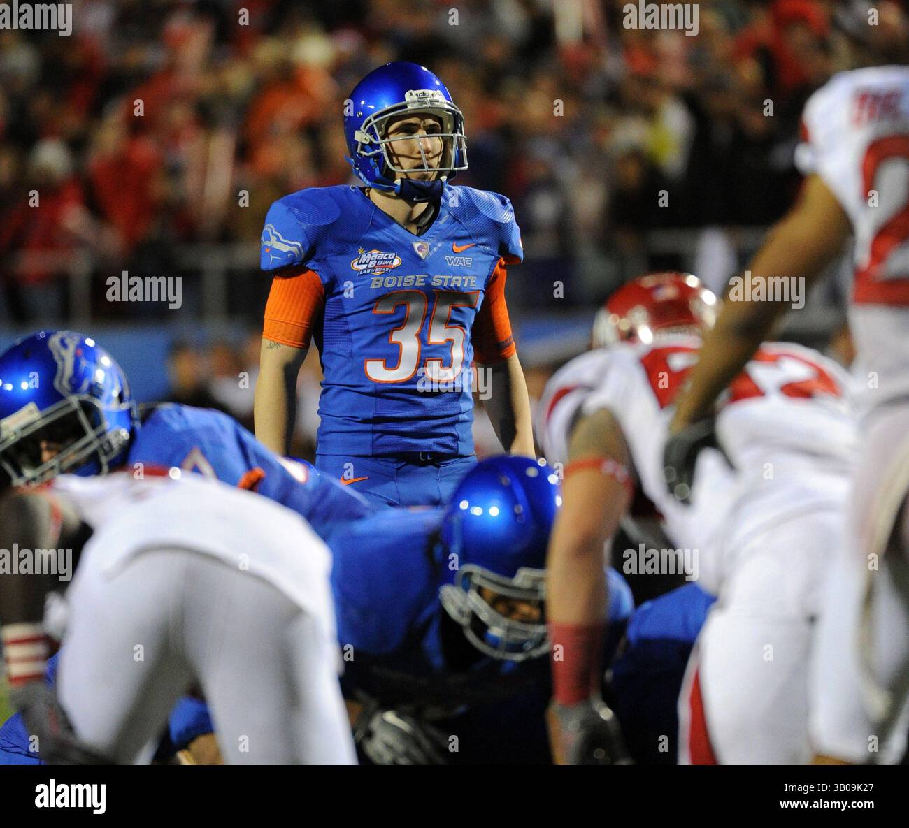 22. Dezember 2010: Kicker Kyle Brotzman von Boise State kickt ein Field Goal während des Maaco Las Vegas Bowl Football Spiels zwischen den Boise State Broncos und den Utah Utes im Sam Boyd Stadium in Las Vegas NV (Bild: © John Green/Cal Sport Media/ZUMAPRESS.com) Stockfoto