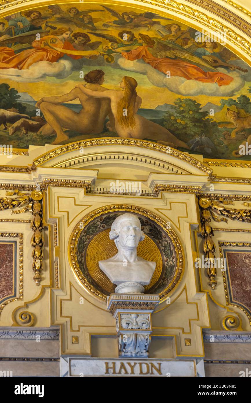 Wien, Österreich - 8. September 2024: Büste des Komponisten und Dirigenten Haydn von der Wiener Staatsoper in Wien Stockfoto