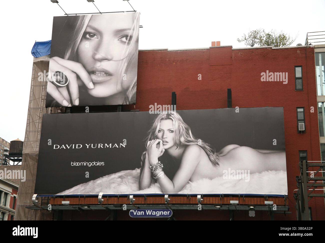 25. September 2006 - New York, New York, USA - KATE MOSS REKLAMETAFEL FÜR DAVID YURMAN JEWELRY IN DER GREAT JONES STREET UND LAFAYETTE IN NEW YORK New YORK AM 24. September 2006. / 2006.K49979HMC(Bild: © Henry McGee/Globe Photos/ZUMAPRESS.com) Stockfoto