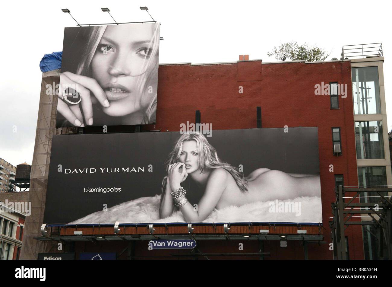 25. September 2006 - New York, New York, USA - KATE MOSS REKLAMETAFEL FÜR DAVID YURMAN JEWELRY IN DER GREAT JONES STREET UND LAFAYETTE IN NEW YORK New YORK AM 24. September 2006. / 2006.K49979HMC(Bild: © Henry McGee/Globe Photos/ZUMAPRESS.com) Stockfoto