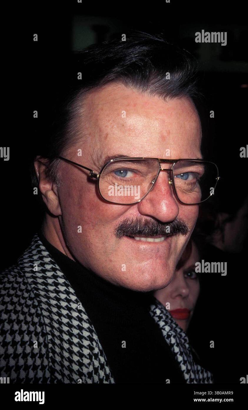 Oktober 2007 - New York, New York, USA - K4310HMC.JACKIE MASON LOVE YOUR NEIGHBOR OPENING, NEW York New York 04-24-1996.ROBERT GOULET. - 1996.ROBERTGOULETRETRO(Kreditbild: © Henry McGee/Globe photos/ZUMAPRESS.com) Stockfoto