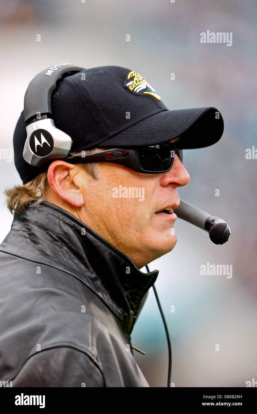 26. Dezember 2010: Jack Del Rio, Cheftrainer der Jacksonville Jaguars, während der ersten Halbzeit zwischen den AFC South Jacksonville Jaguars und den NFC East Washington Redskins auf dem EverBank Field in Jacksonville, Florida. (Bild: © Gray Quetti/Cal Sport Media/ZUMAPRESS.com) Stockfoto
