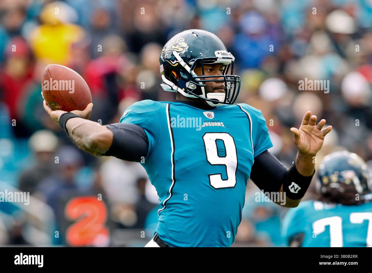 26. Dezember 2010: David Garrard, Quarterback der Jacksonville Jaguars (9), bereitet sich auf den Pass vor, während der ersten Halbzeit zwischen den AFC South Jacksonville Jaguars und den NFC East Washington Redskins auf dem EverBank Field in Jacksonville, Florida. (Bild: © Gray Quetti/Cal Sport Media/ZUMAPRESS.com) Stockfoto