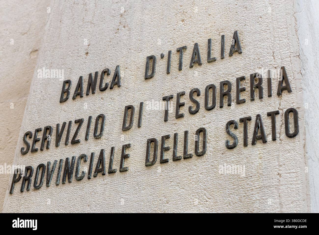 Venedig, Italien - 20. April 2025: Wandschild der Banca d Italia State Treasury Service in historischem Regierungsgebäude Stockfoto