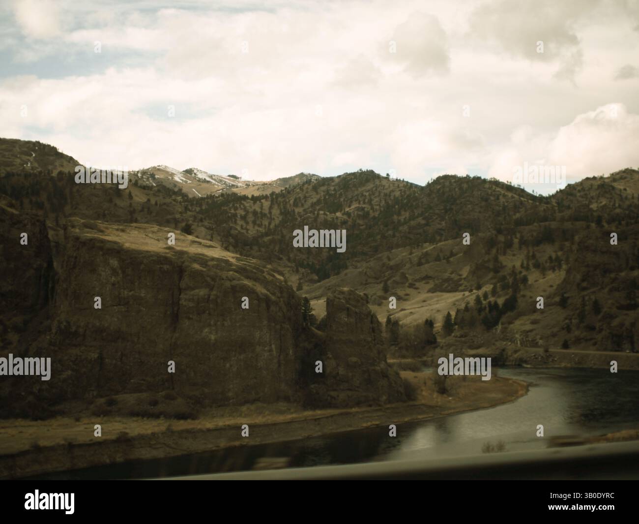 Timeless Bend – River and Ridge im Canyon Country von Montana Stockfoto