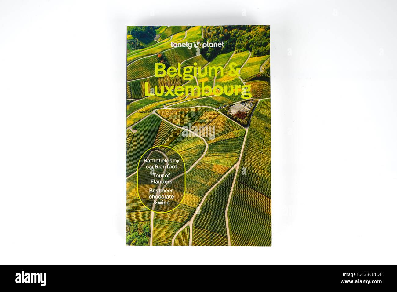 Reiseführer Lonely Planet Belgien und Luxemburg – Wales, Großbritannien – 20. April 2025 Stockfoto