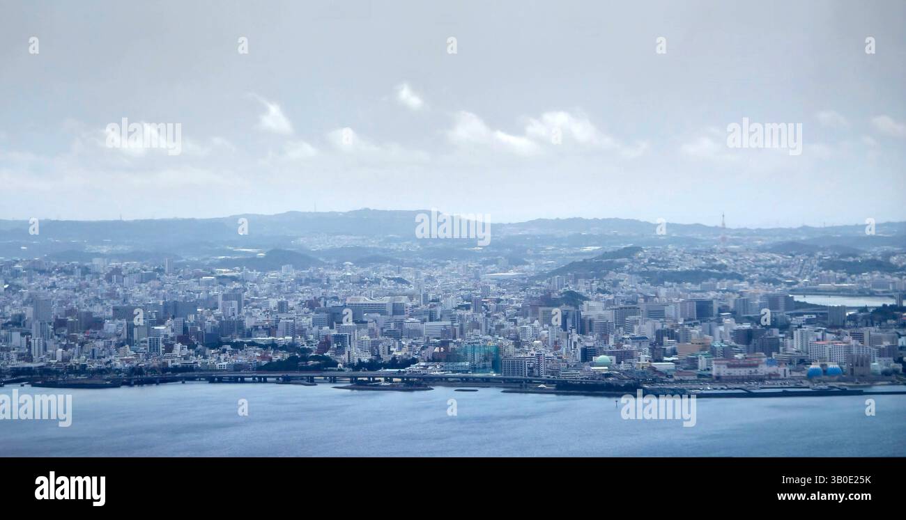 Luftaufnahme von Naha, Okinawa, Japan. - Smartphone-aufgenommenes Stockfoto