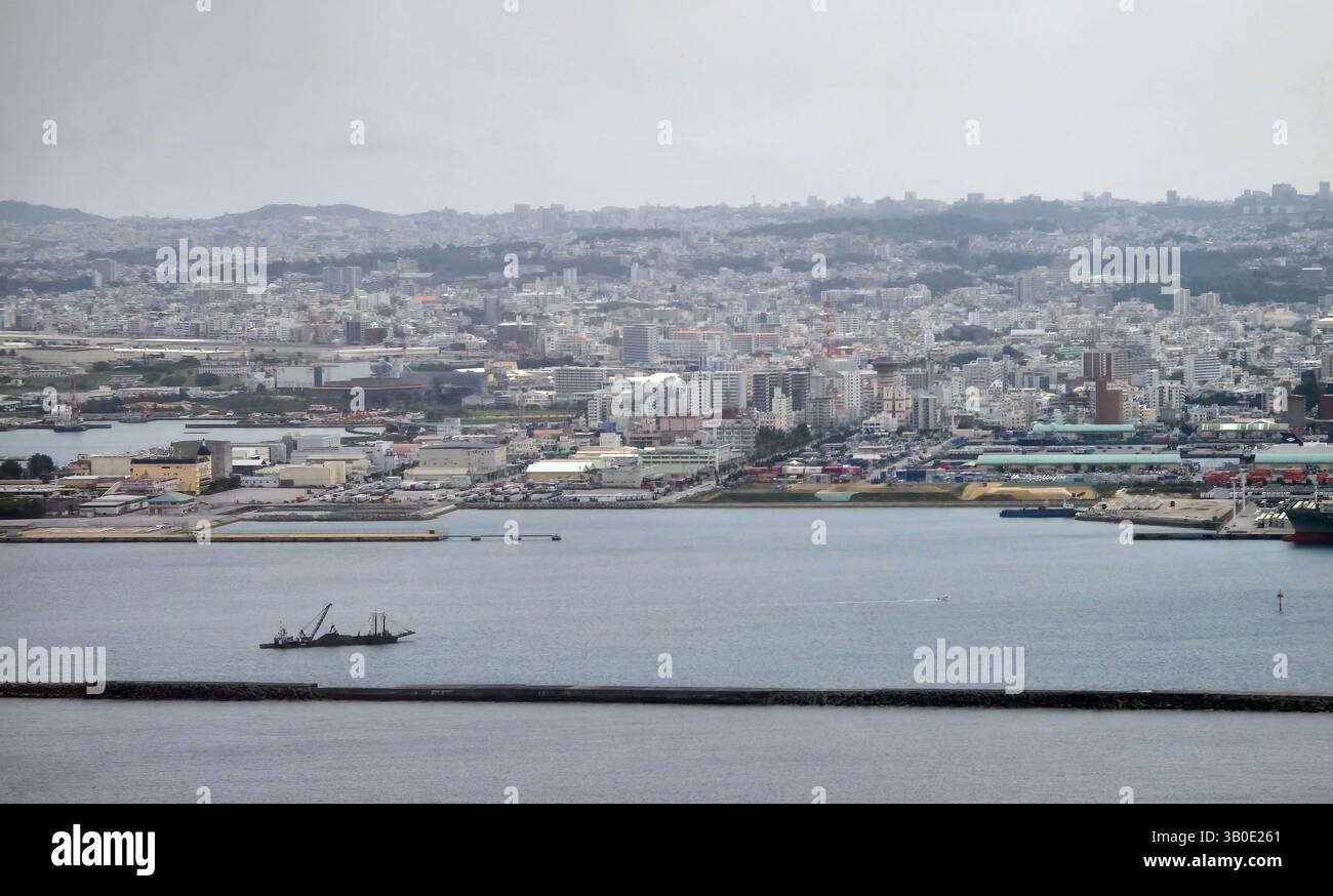 Luftaufnahme von Naha, Okinawa, Japan. - Smartphone-aufgenommenes Stockfoto