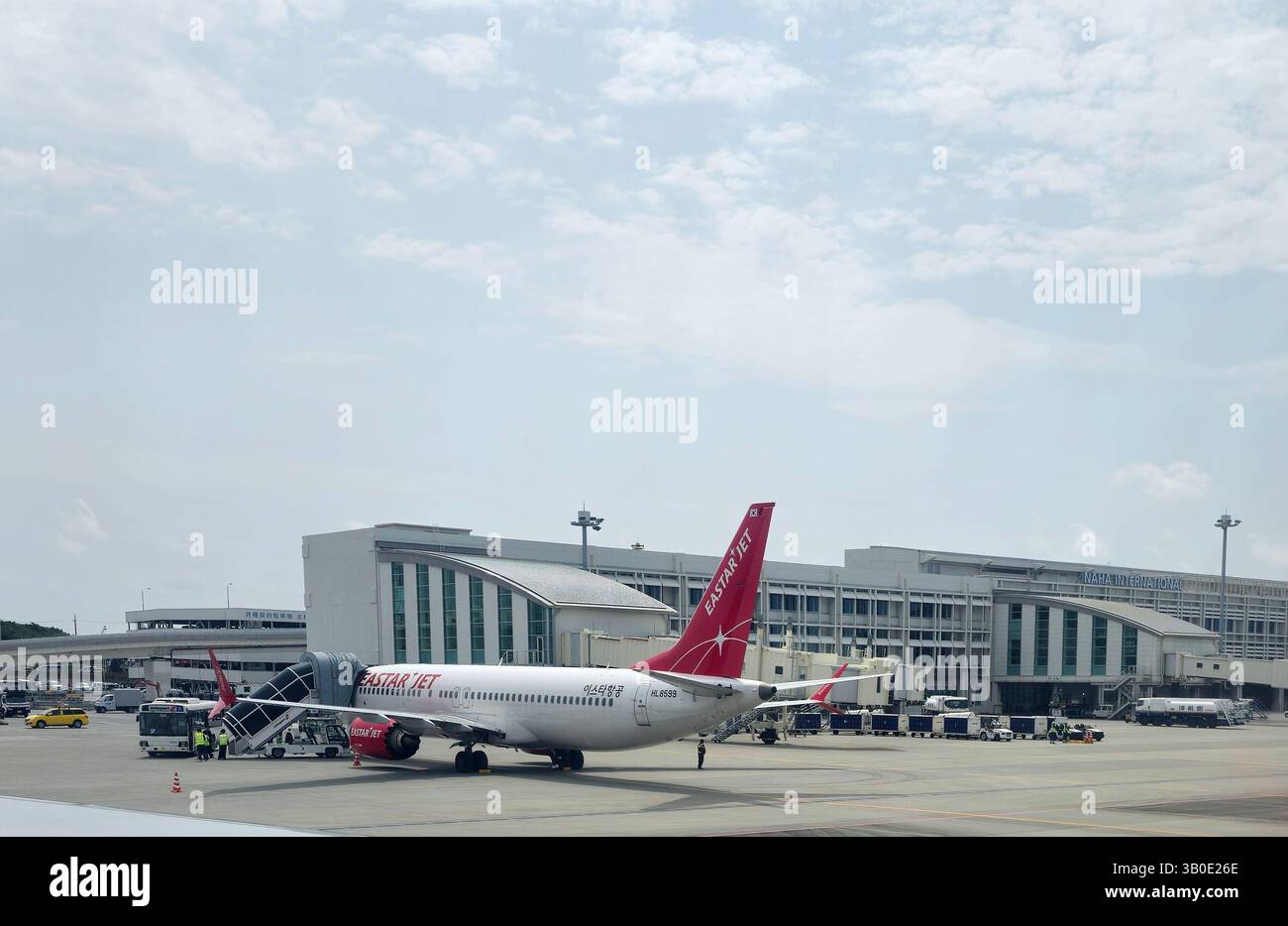 Naha International Airport in Okinawa, Japan. - Smartphone-aufgenommenes Stockfoto