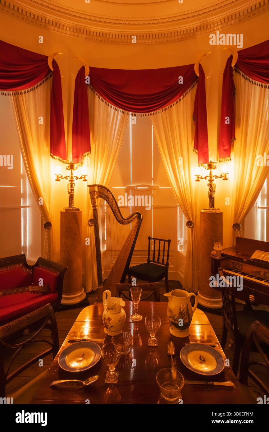 England, Somerset, Bath, American Museum and Gardens, Innenansicht des griechischen Revival Room von 1835 Stockfoto