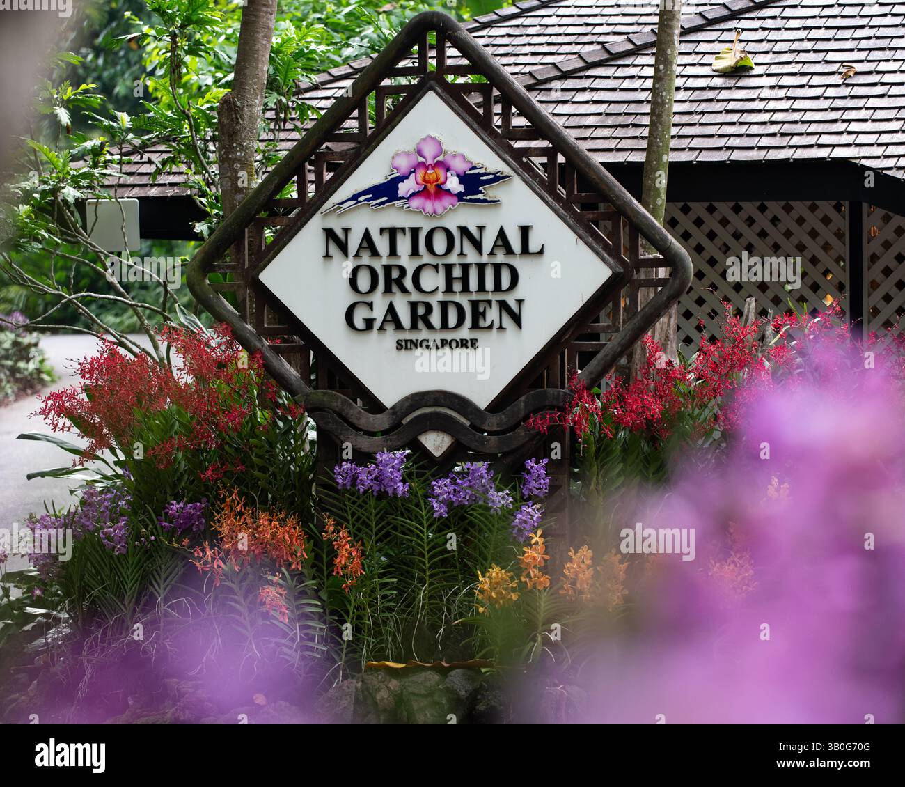 Schild für den Eingang zum National Orchid Garden in Singapur. Stockfoto