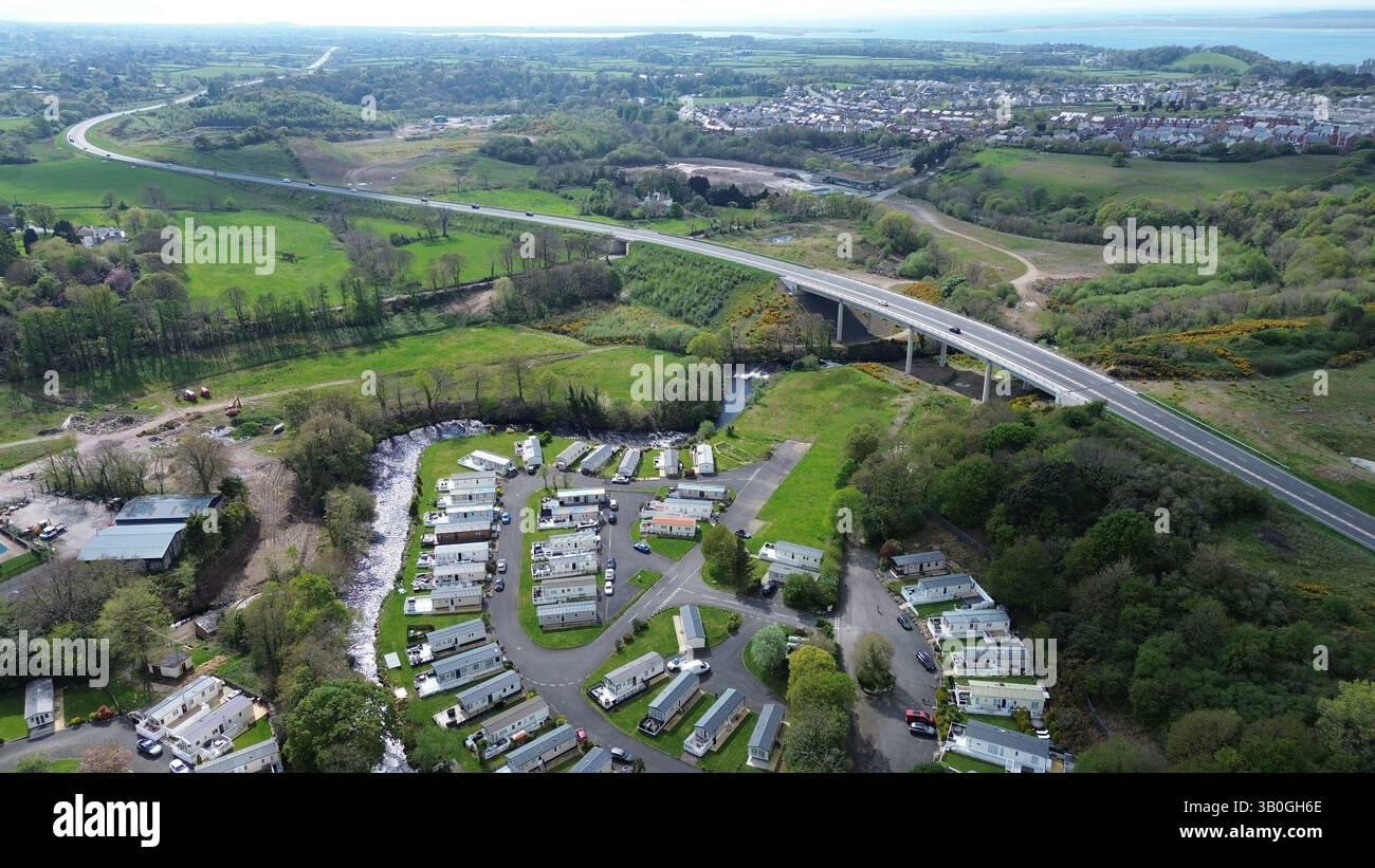 4K-Luftaufnahme in den Wirral-Gebieten von Birkenhead, Wallasey, New Brighton, West Kirby, Arrowe und Oxton. Stockfoto
