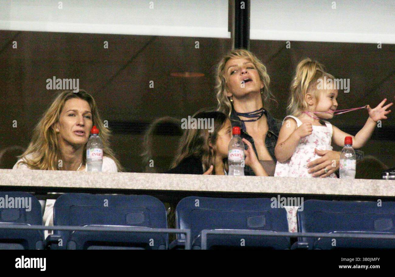 28. August 2006 - New York, New York, USA - OPEN-US-SPIEL ANDRE AGASSI gegen ANDREI PAVEL. DATUM 28.08.2006 - STEFFI GRAF UND KINDER. K49436JBB(Bild: © John Barrett/Globe Photos/ZUMAPRESS.com) Stockfoto