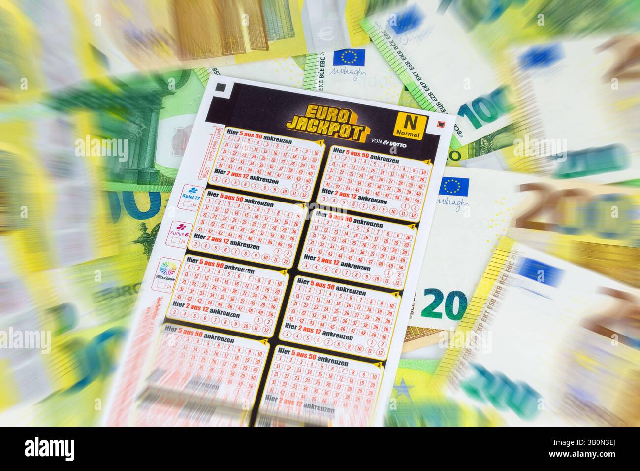 EuroJackpot: Ticket für Euro-Banknoten Stockfoto