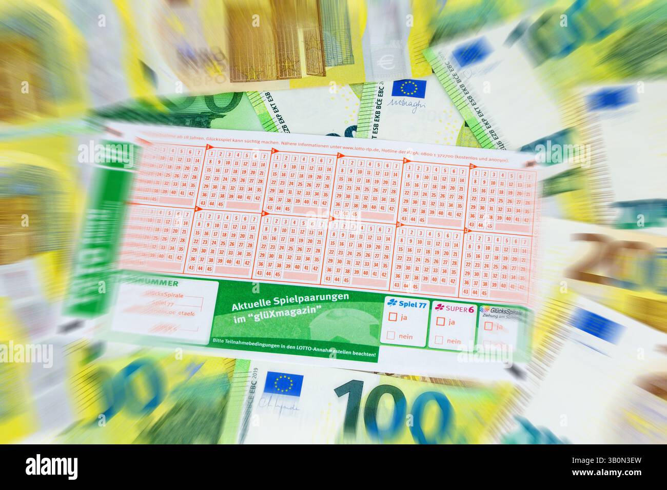 Toto 6aus45: Ticket für Euro-Banknoten Stockfoto