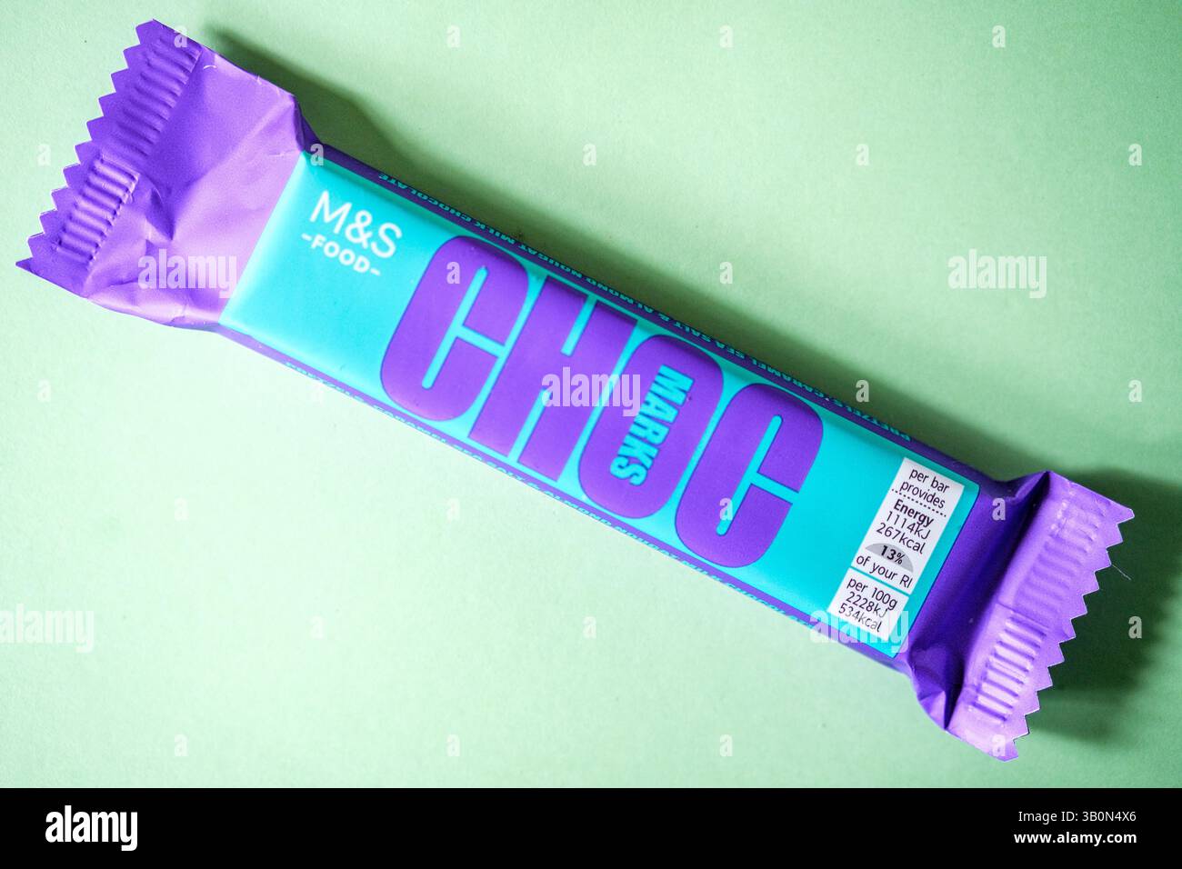 London UK, 24. April 2025, Marks and Spencer Chocolate Bar Caramel Sea Salt Stockfoto