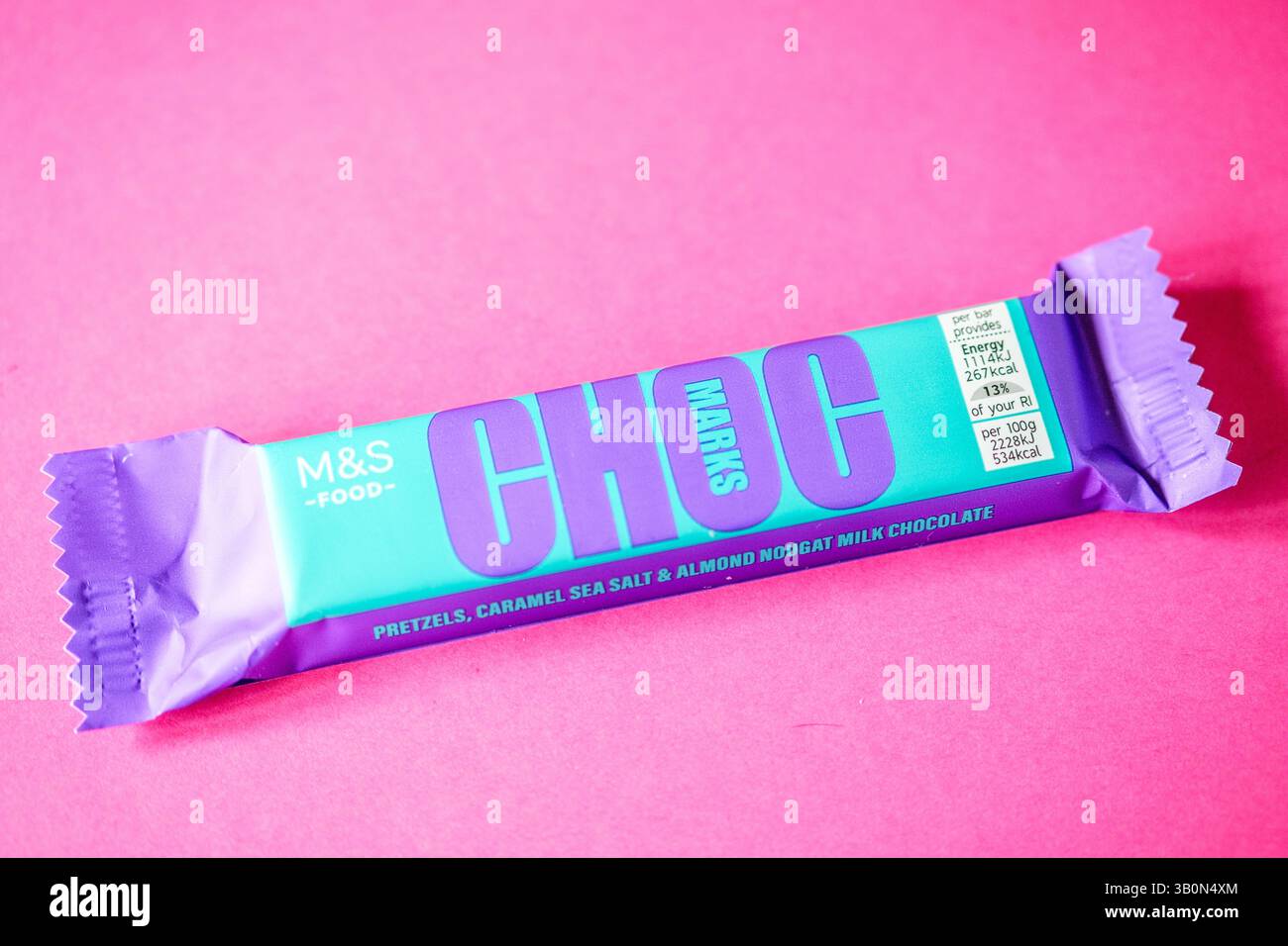 London UK, 24. April 2025, Marks and Spencer Chocolate Bar Caramel Sea Salt Stockfoto