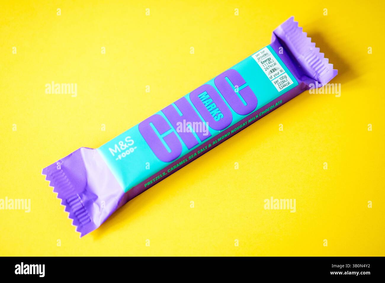 London UK, 24. April 2025, Marks and Spencer Chocolate Bar Caramel Sea Salt Stockfoto