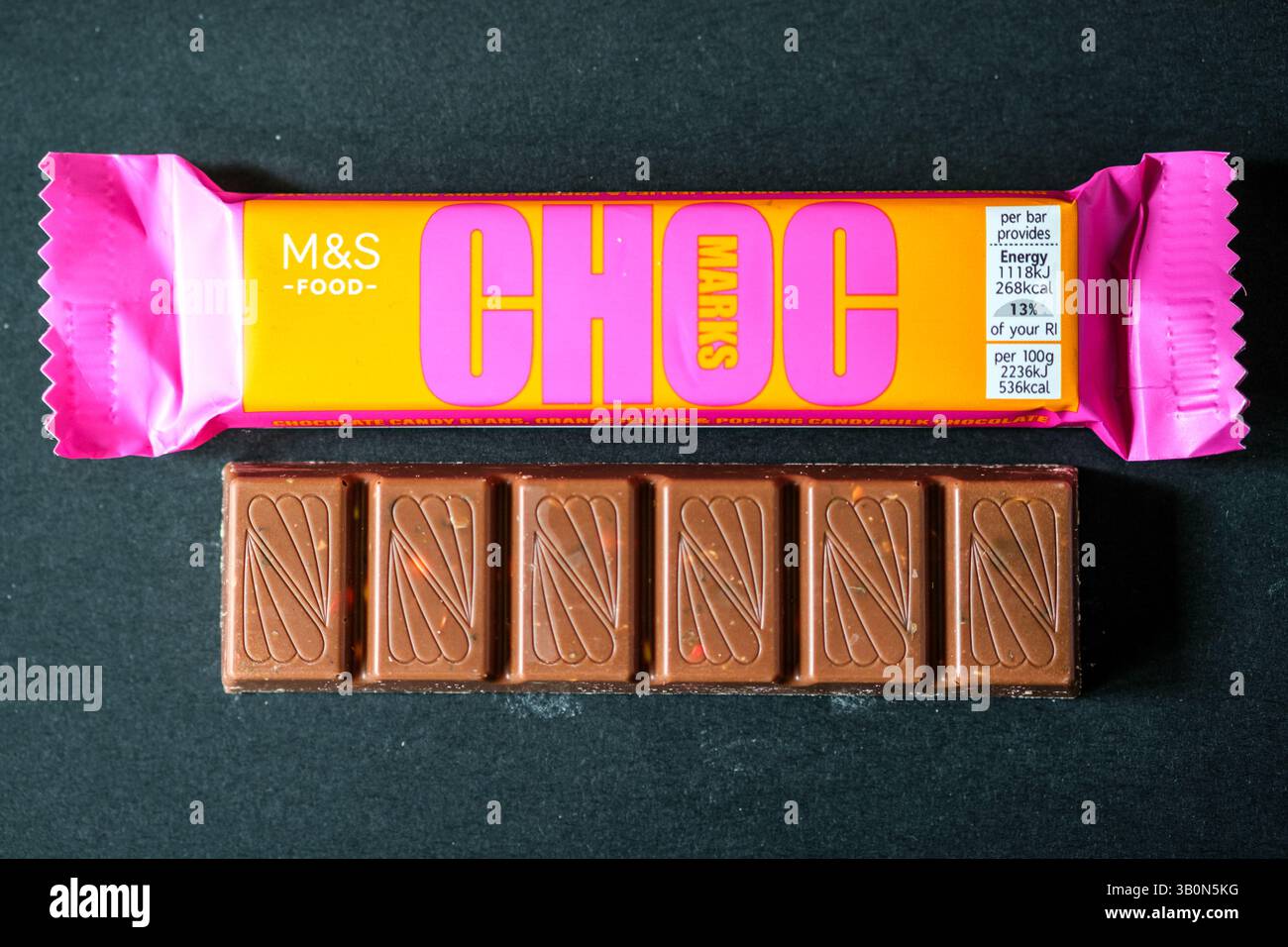 London UK, 24. April 2025, Marks and Spencer Milk Chocolate Bar Stockfoto