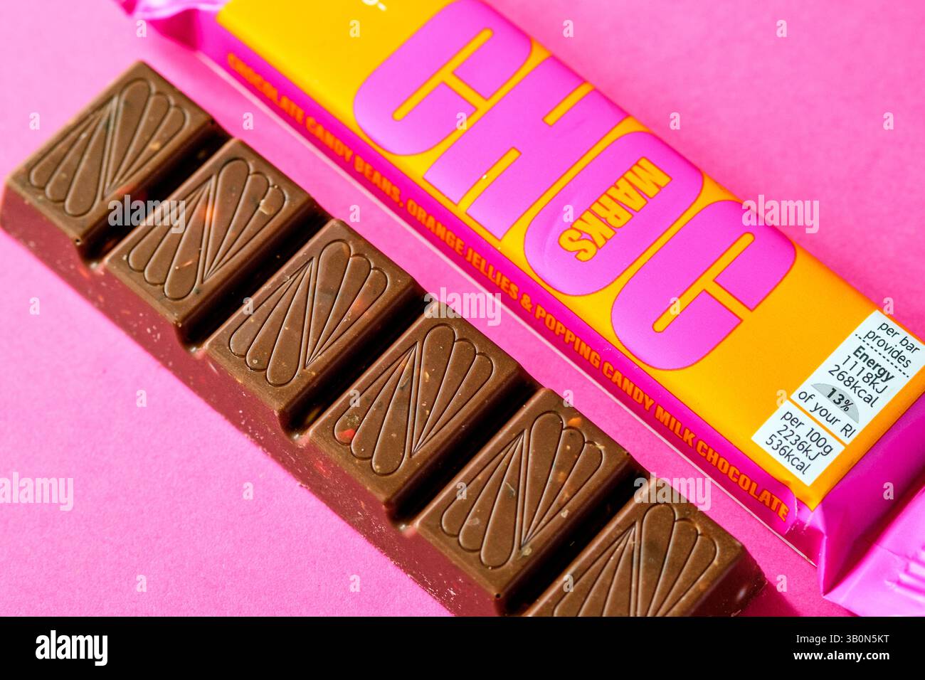 London UK, 24. April 2025, Marks and Spencer Milk Chocolate Bar Stockfoto
