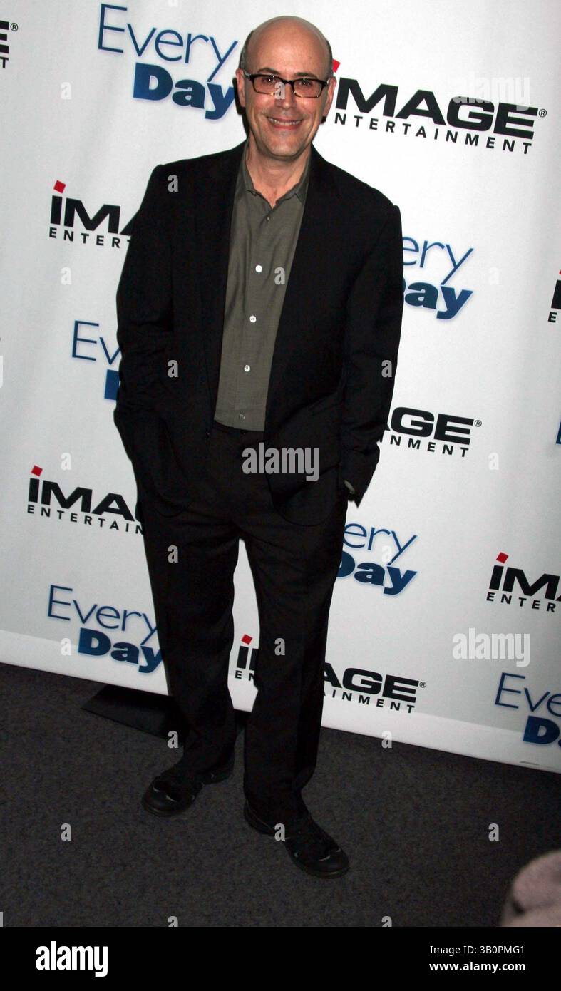 Januar 2011 - New York, New York, USA - I14812CHW . "Jeden Tag" Premiere In Los Angeles. The Landmark Theatre, West Los Angeles, CA. 01.11.11.RICHARD LEVINE - AUTOR/REGISSEUR. 2011 (Kreditbild: © Henry McGee/Globe Photos/ZUMAPRESS.com) Stockfoto