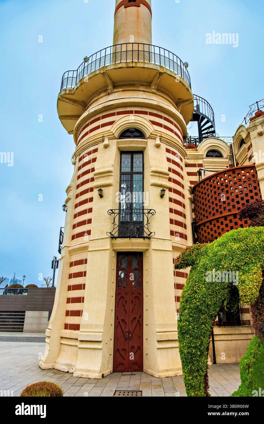 Der Gutzlaff Signalturm (erbaut 1883) am Bund, Shanghai, China. Es ist eines der beiden erhaltenen Gebäude im Alonobo-Stil der Welt. Stockfoto
