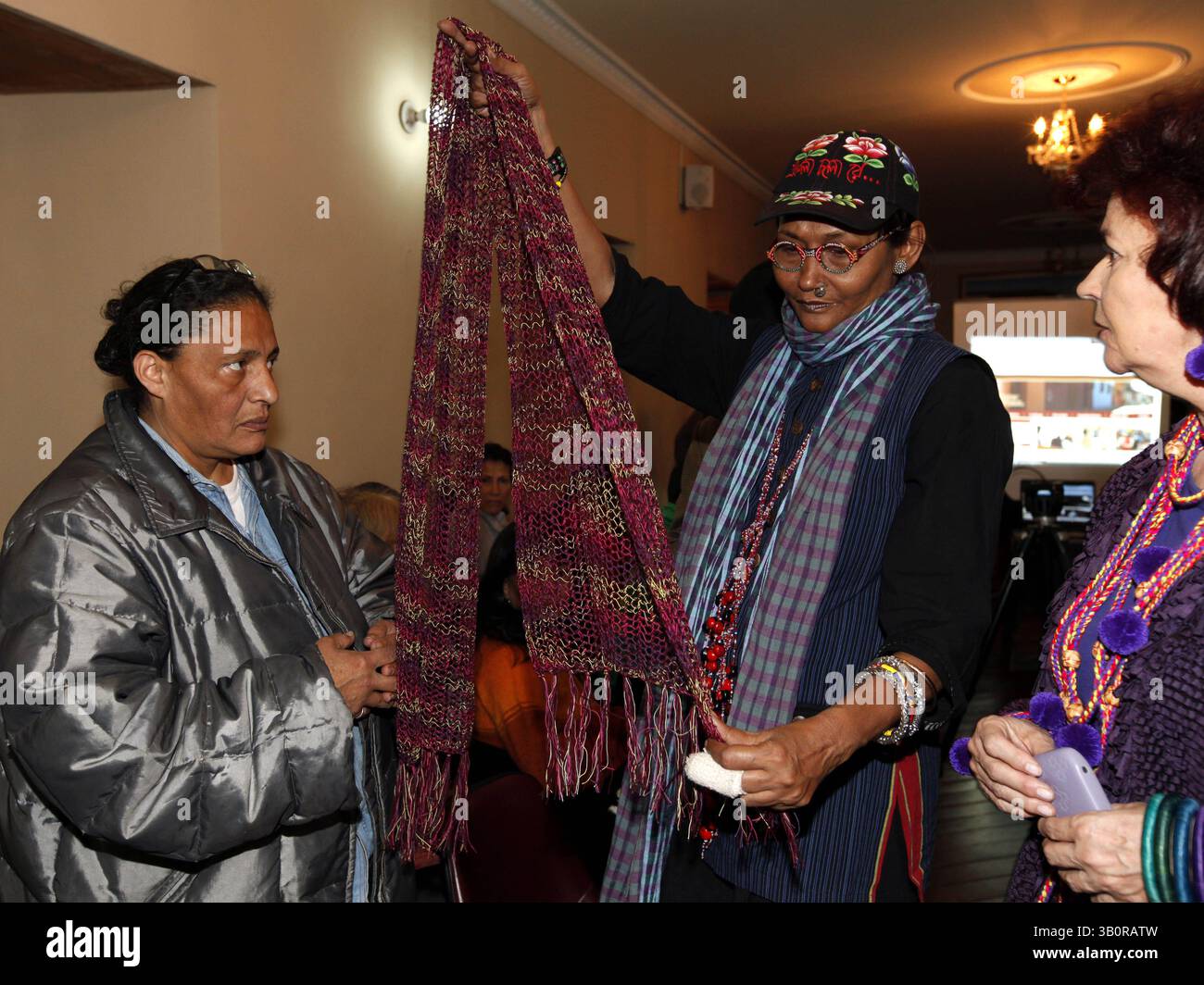 Januar 2011 - (/X/X) BogotÃ , Enero 11 de 2011. La diseÃ±adora de modas, modelo y empresaria de origen bengalÃ¬, Bibi Russell, se reuniÃ² con microempresarios de La Candelaria y Barrios Unidos, para compartir sus experiencias y motivaciones que la llevaron a convertirse en ejemplo mundial por el apoyo a las mujeres artesanas de su paÃ¬s.. crÃ: CEET FotÃ³grafo: CLAUDIA RUBIO (Bild: © El Tiempo/GDA/ZUMAPRESS.com) Stockfoto