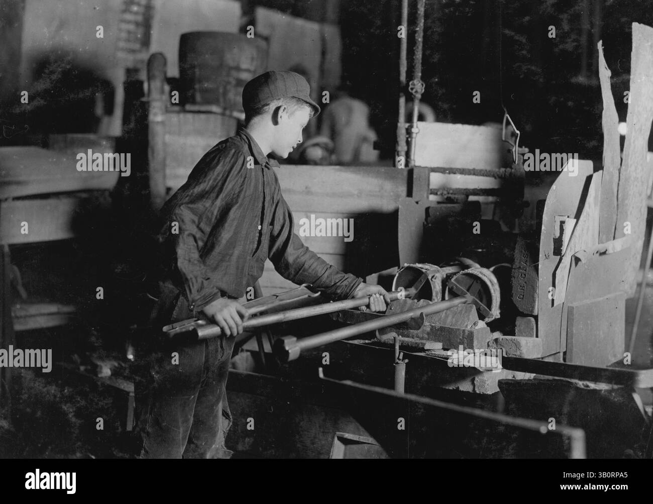 6. Juni 1909: Bridgeton, NJ, USA, am Glory Hole. Eine Mitternachtsszene in einem N.J. Glass Works. Cumberland Glass Works. (Kreditbild: © BuyEnlarge/ZUMAPRESS.com) Stockfoto