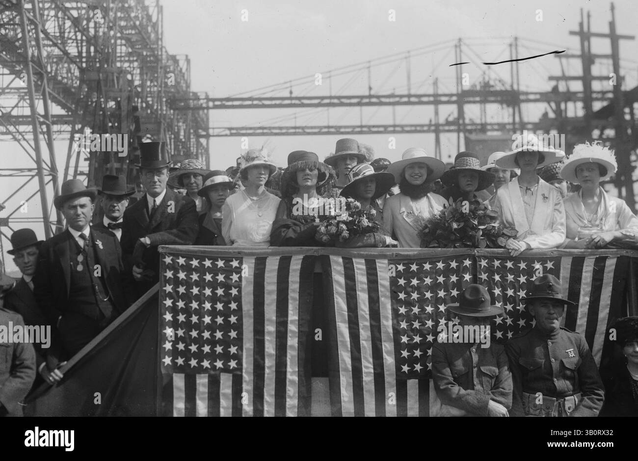 1919: New York, NY, USA: Präsident Franklin D. Roosevelt nimmt als Marineminister am Start des Schlachtschiffs Tennessee Teil. (Kreditbild: © BuyEnlarge/ZUMAPRESS.com) Stockfoto