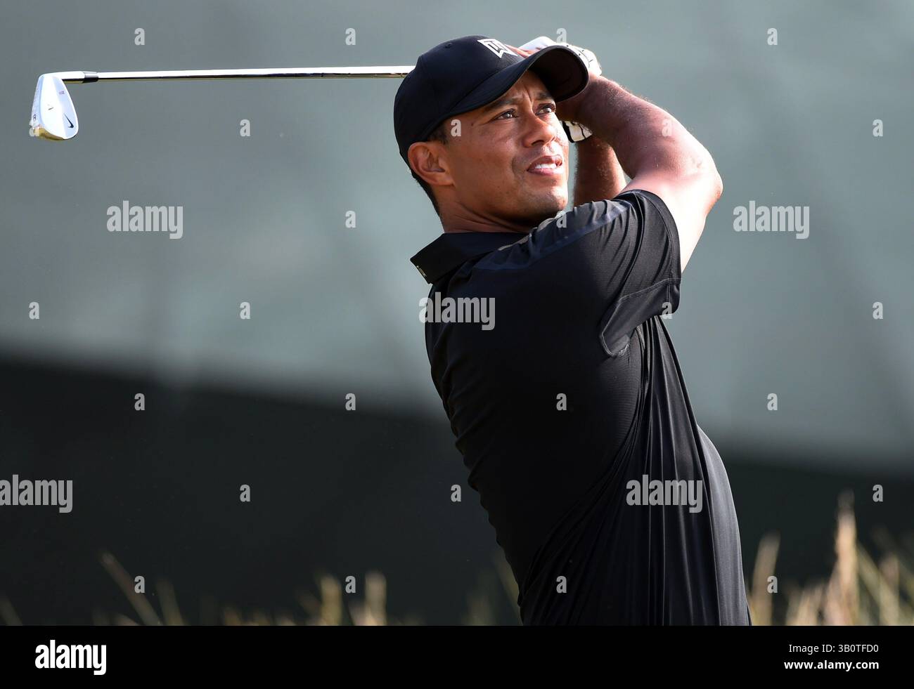 Juli 2014; Wirral, Merseyside, GBR; Tiger Woods schlägt am 13. in seiner zweiten Runde bei der 143. Open Championship im Royal Liverpool Golf Club ab. Stockfoto