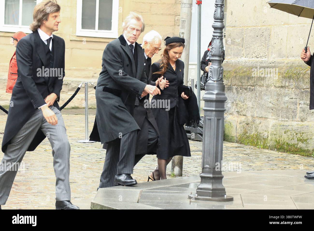 Trauerfeier für Andreas Prinz von Sachsen-Coburg und Gotha Herzog Franz von Bayern, Prinzessin Sophie von Bayern und Prinz Prinz Leopold von Bayern bei der Trauerfeier für Andreas Prinz von Sachsen-Coburg und Gotha in der Stadtkirche St. Moriz in Coburg Bayern *** Trauerfeier für Andreas Prinz von Sachsen Coburg und Gotha Herzog Franz von Bayern, Prinzessin Sophie von Bayern und Prinz Leopold von Bayern bei der Trauerfeier für Andreas Prinz von Sachsen Coburg und Gotha in der St. Moriz Kirche in Coburg Bayern Copyright: xMatthiasxGränzdörferx Stockfoto
