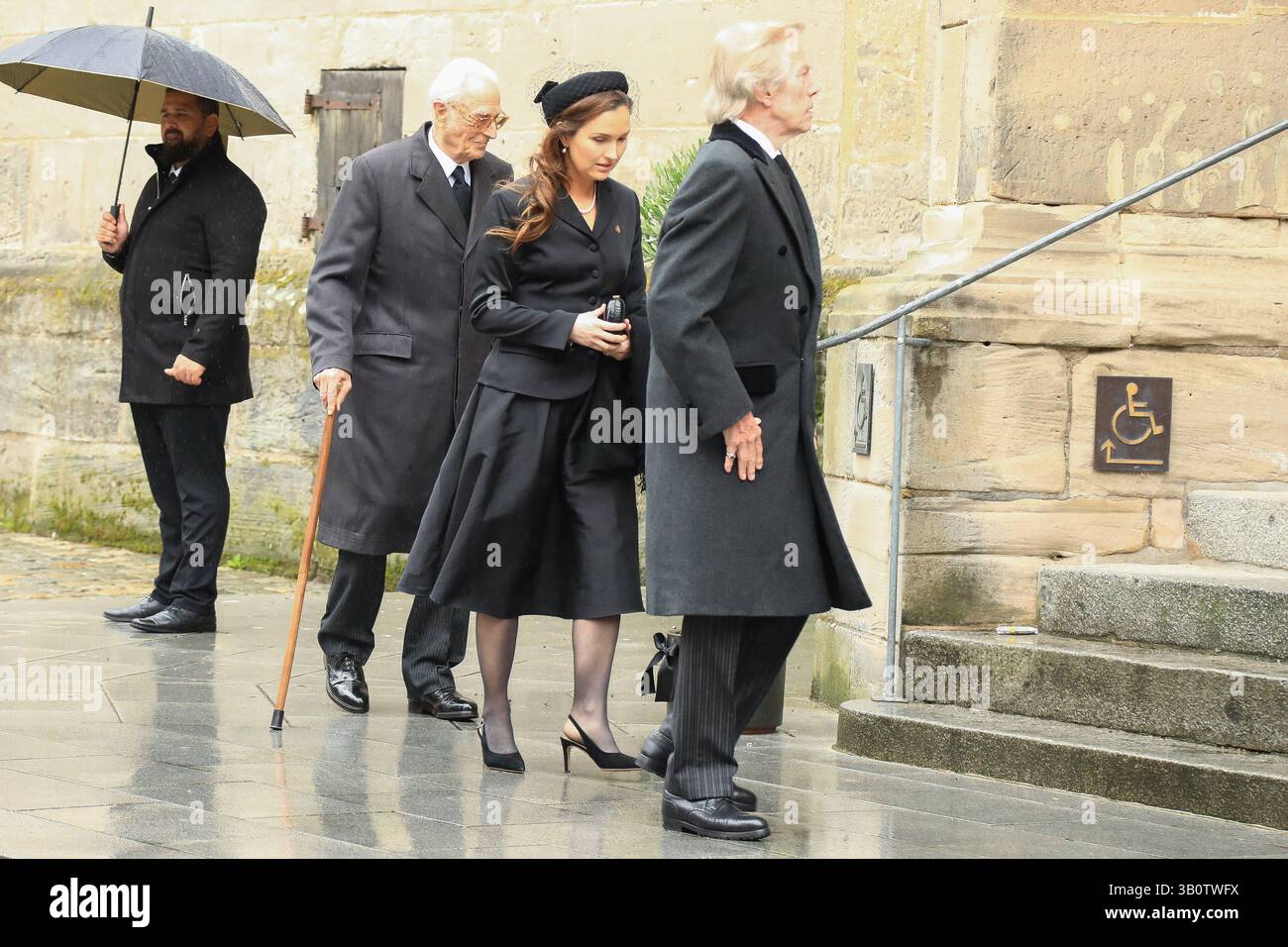 Trauerfeier für Andreas Prinz von Sachsen-Coburg und Gotha Herzog Franz von Bayern, Prinzessin Sophie von Bayern und Prinz Prinz Leopold von Bayern bei der Trauerfeier für Andreas Prinz von Sachsen-Coburg und Gotha in der Stadtkirche St. Moriz in Coburg Bayern *** Trauerfeier für Andreas Prinz von Sachsen Coburg und Gotha Herzog Franz von Bayern, Prinzessin Sophie von Bayern und Prinz Leopold von Bayern bei der Trauerfeier für Andreas Prinz von Sachsen Coburg und Gotha in der St. Moriz Kirche in Coburg Bayern Copyright: xMatthiasxGränzdörferx Stockfoto