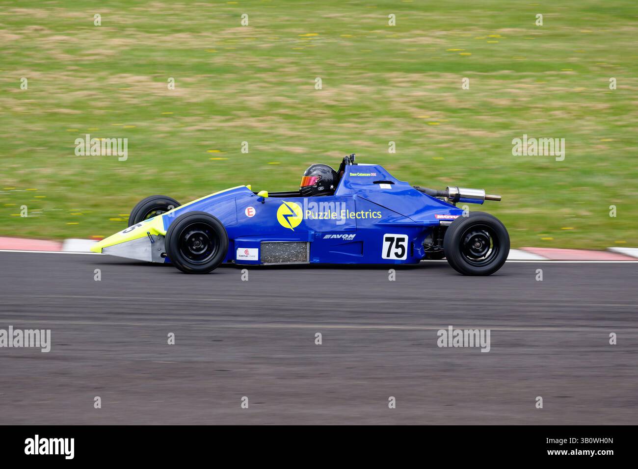 Dane Catanzaro fuhr seinen Van Diemen RF89 Formel Ford Rennwagen in Runde eins der CCRC FF1600 Championship auf dem Castle Combe Circuit in Wiltshire Stockfoto