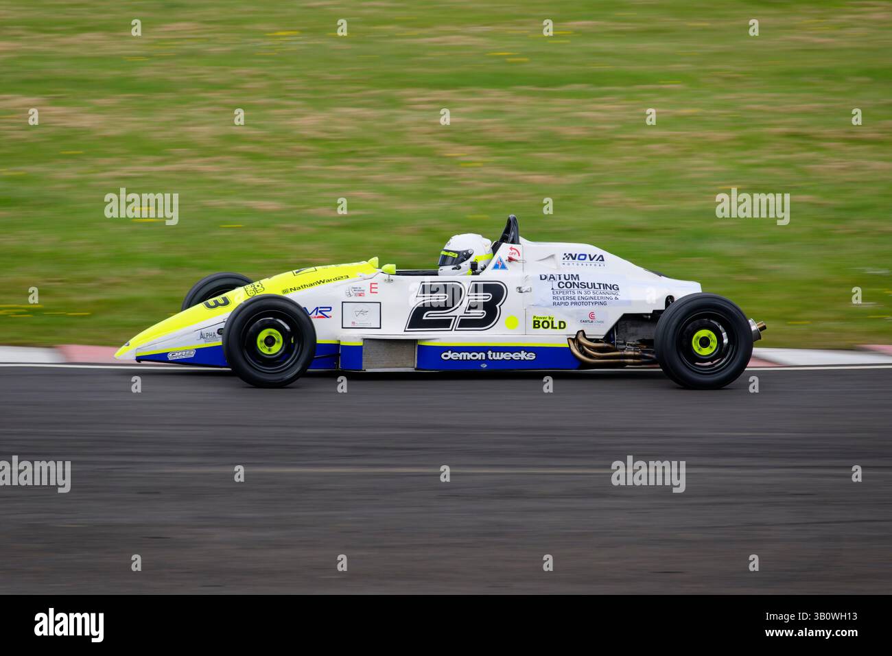 Nathan Ward fuhr seinen Swift SC92 Formel Ford 1600 Rennwagen beim Castle Combe Howards Day Race Meeting in Wiltshire. Stockfoto