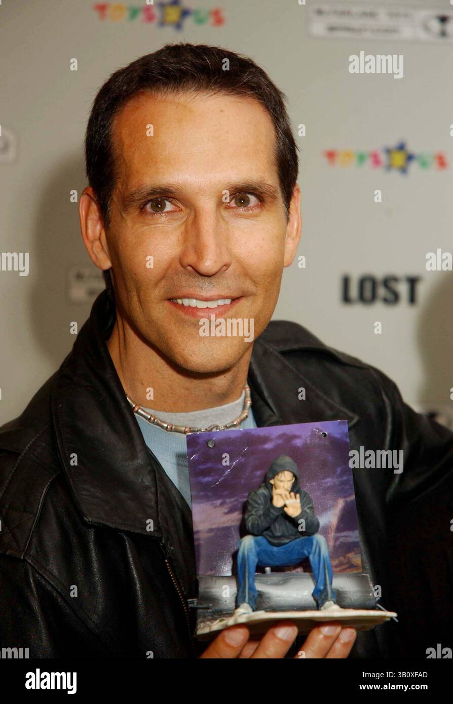 November 2006 - New York, New York, USA - I11353KBA.LAUNCH DER ACTIONFIGUREN '' LOST '' AUF DEM TOYS R US TIME SQUARE , NEW YORK New York 11-06-2006. - - TODD McFarlane(Bild: © Ken Babolocsay/Globe Photos/ZUMAPRESS.com) Stockfoto November 2006 - New York, New York, USA - I11353KBA.LAUNCH DER ACTIONFIGUREN '' LOST '' AUF DEM TOYS R US TIME SQUARE , NEW YORK New York 11-06-2006. - - TODD McFarlane(Bild: © Ken Babolocsay/Globe Photos/ZUMAPRESS.com) Stockfoto