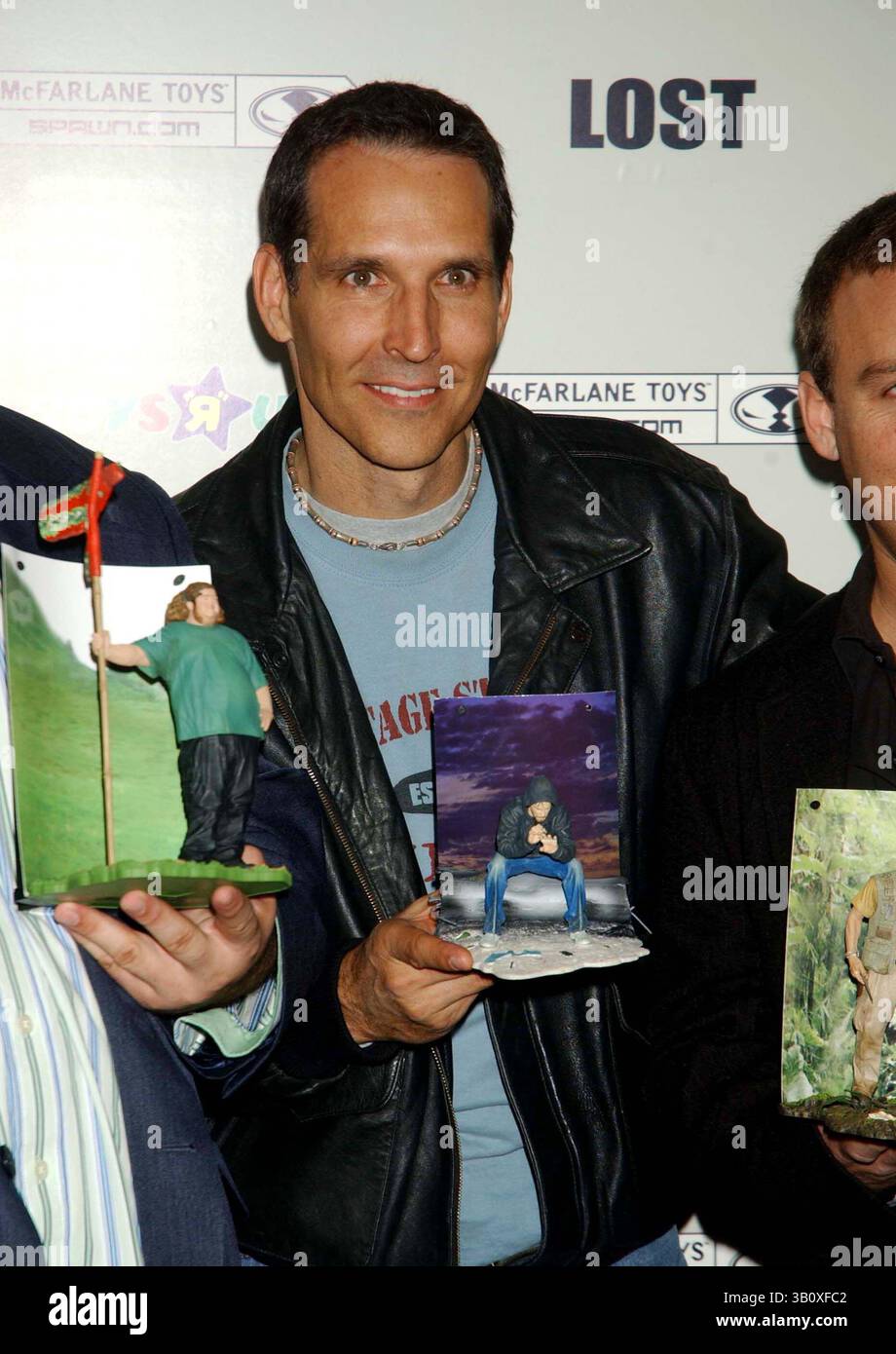 November 2006 - New York, New York, USA - I11353KBA.LAUNCH DER ACTIONFIGUREN '' LOST '' AUF DEM TOYS R US TIME SQUARE , NEW YORK New York 11-06-2006. - - TODD McFarlane(Bild: © Ken Babolocsay/Globe Photos/ZUMAPRESS.com) Stockfoto November 2006 - New York, New York, USA - I11353KBA.LAUNCH DER ACTIONFIGUREN '' LOST '' AUF DEM TOYS R US TIME SQUARE , NEW YORK New York 11-06-2006. - - TODD McFarlane(Bild: © Ken Babolocsay/Globe Photos/ZUMAPRESS.com) Stockfoto