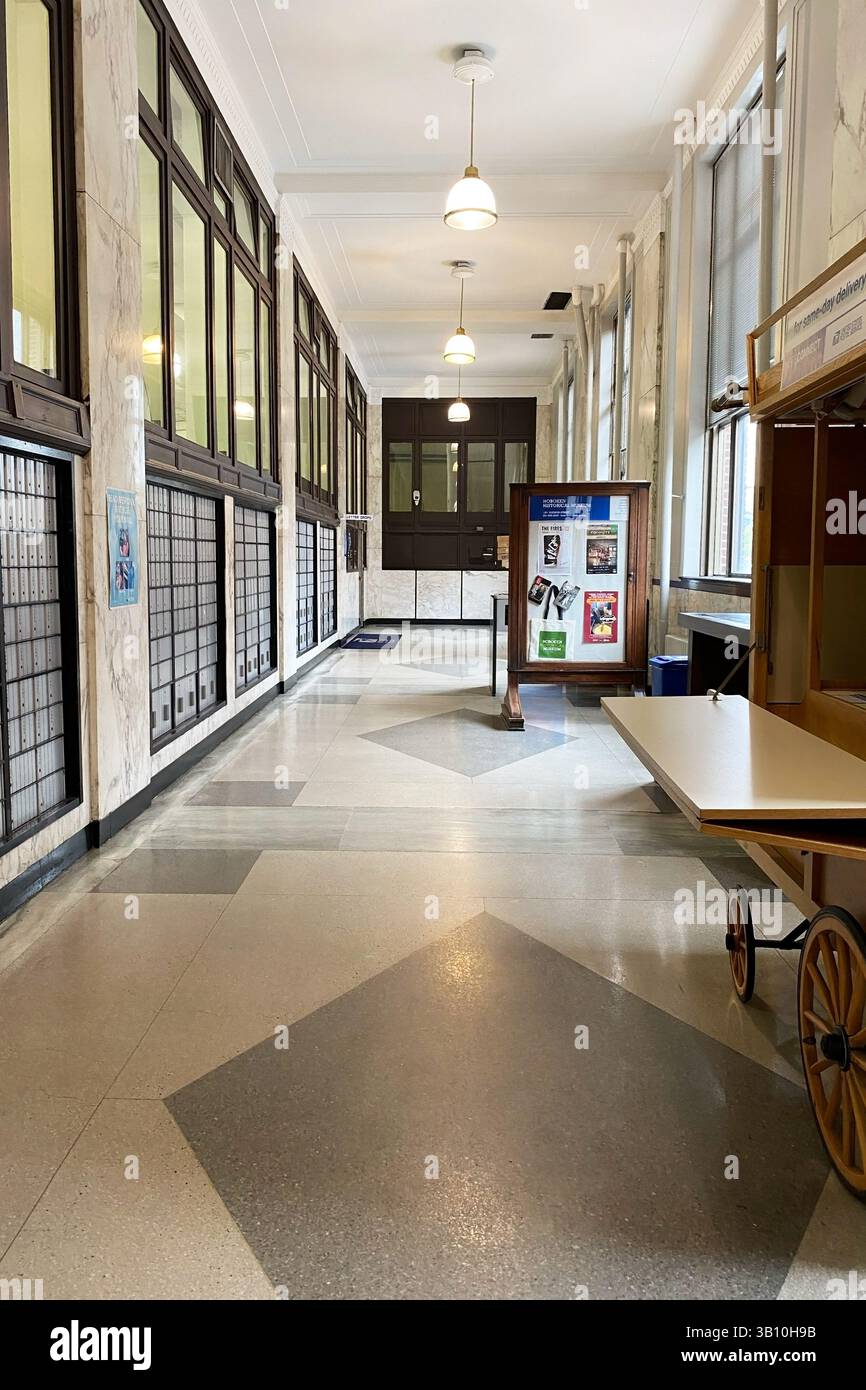 Das Innere des alten Postgebäudes, in einem USPS-Büro, Hoboken, NJ, USA Stockfoto