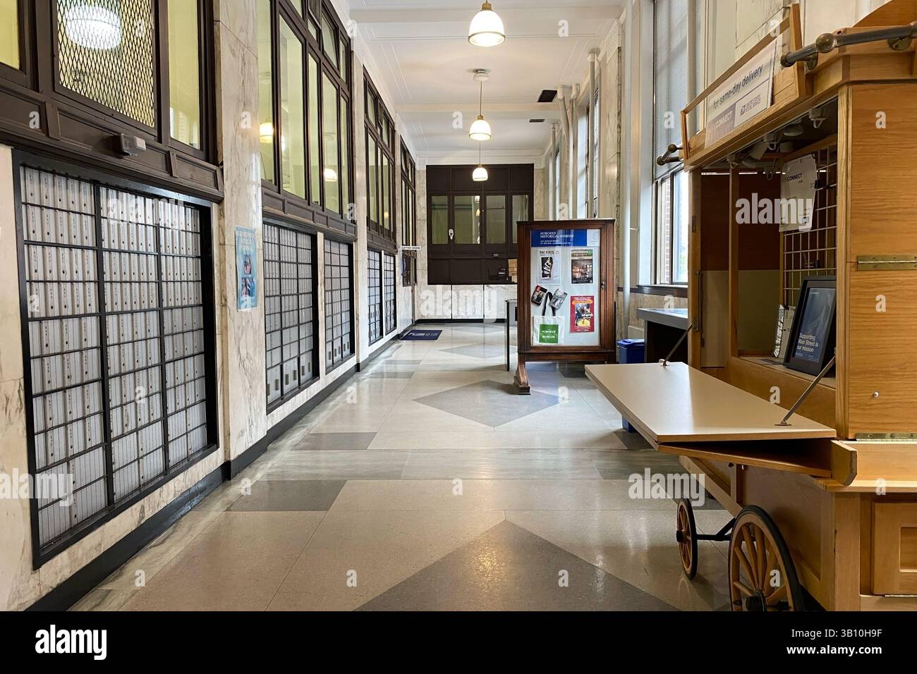 Das Innere des alten Postgebäudes, in einem USPS-Büro, Hoboken, NJ, USA Stockfoto