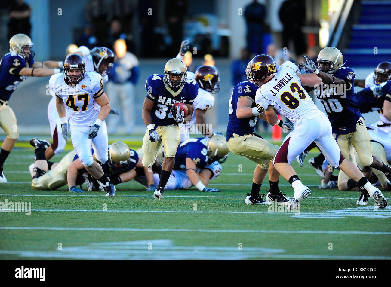 November 2010: Marcus Thomas (34) kehrt den Startschuss während des Matchups zwischen den Chippewas und den Midshipmen der Navy im Navy-Marine Corp Stadium in Annapolis zurück. Navy besiegte Central Michigan 38-37.(Credit Image: © John Middlebrook/Cal Sport Media/ZUMApress.com) Stockfoto