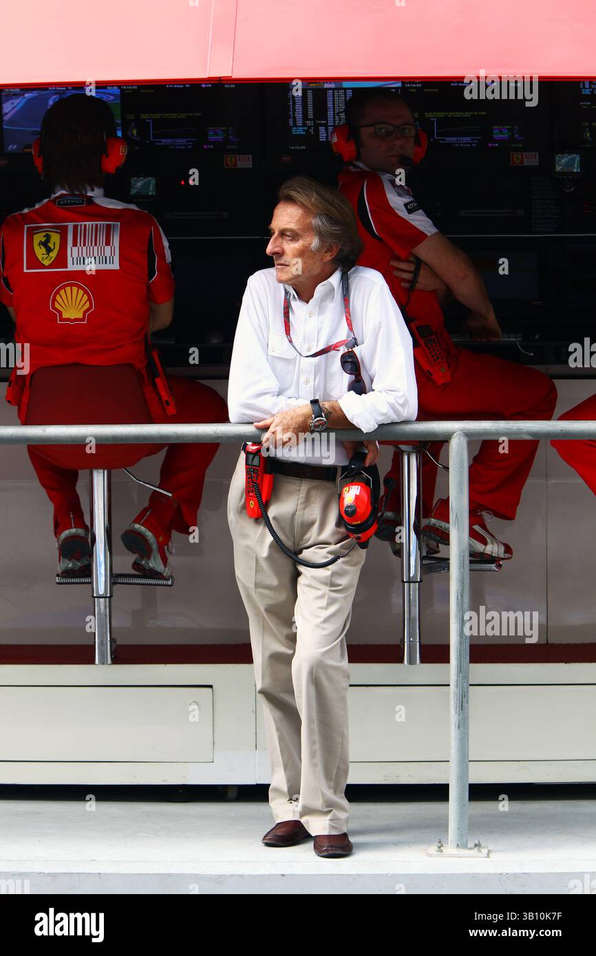 13. November 2010 - Abu Dhabi, Vereinigte Arabische Emirate - Luca di Montezemolo (ITA) Ferrari Präsident...Formel-1-Weltmeisterschaft, Rd 19, Grand Prix von Abu Dhabi, Qualifikationstag, Yas Marina Circuit, Abu Dhabi, VAE, Samstag, 13. November 2010. (Vermerk: © Sutton Motorsports/ZUMApress.com) Stockfoto