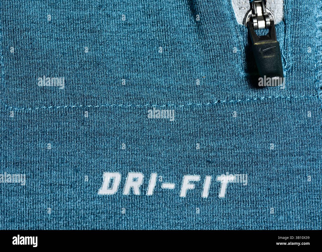 Dri-FIT-Tag auf Nike Blue Sportbekleidung, Nike Training Stockfoto