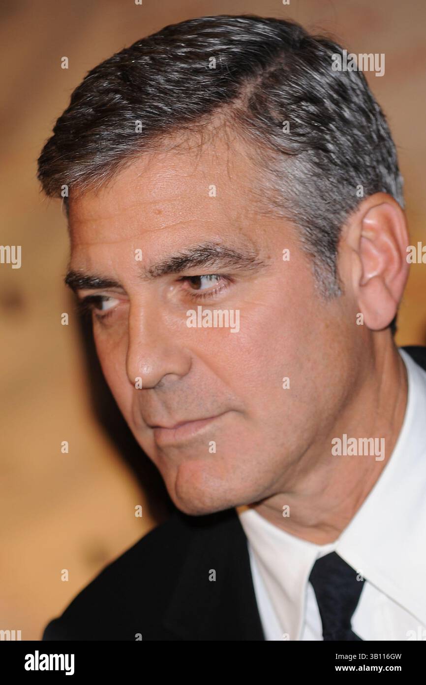 November 2010 - New York, New York, USA - . . . . . . 17. November 2010... New York City... George Clooney nimmt am 17. November 2010 an den Chelsea Piers in New York City am Robert F. Kennedy Center for Justice & Human Rights Ripple of Hope Dinner Teil (Bild: © Sharkpixs/ZUMApress.com) Stockfoto