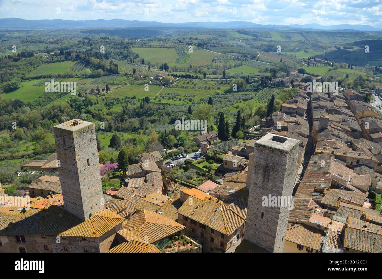 Türme und Dächer im historischen Dorf San Gimignano, Toskana, Italien. Stockfoto